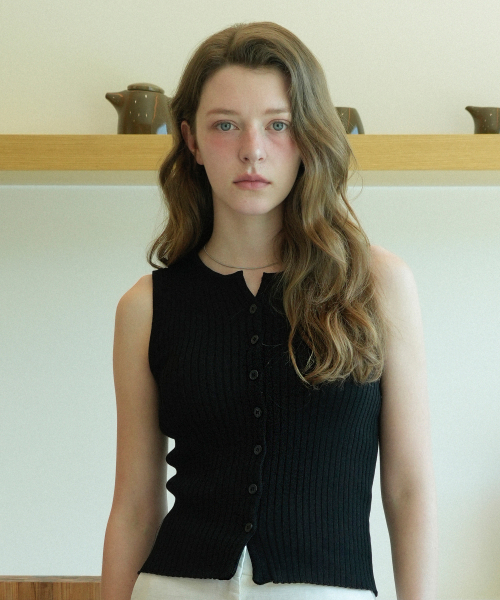 VLETI(ブレッティ)の「Summer Round Ribbed Button Knit Sleeveless (Black)(Tシャツ/カットソー・レディース・ブラック・FREE)」の1枚目の写真