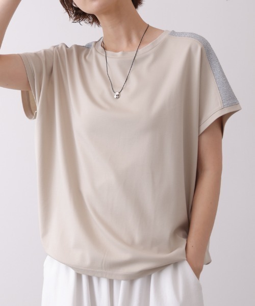Bou Jeloud(ブージュルード)の「肩ラメラインTシャツ(Tシャツ/カットソー・レディース・ブラウン/グレイッシュベージュ・FREE)」の2枚目の写真