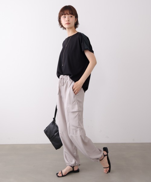 Bou Jeloud(ブージュルード)の「肩ラメラインTシャツ(Tシャツ/カットソー・レディース・ブラウン/グレイッシュベージュ・FREE)」の3枚目の写真
