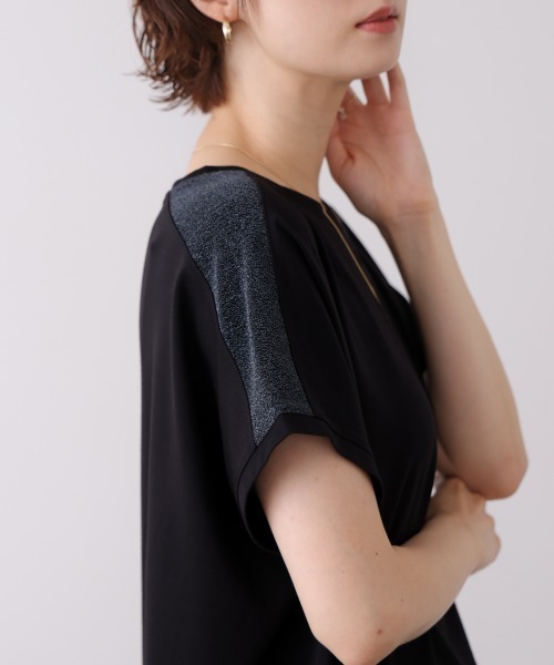 Bou Jeloud(ブージュルード)の「肩ラメラインTシャツ(Tシャツ/カットソー・レディース・ブラウン/グレイッシュベージュ・FREE)」の7枚目の写真