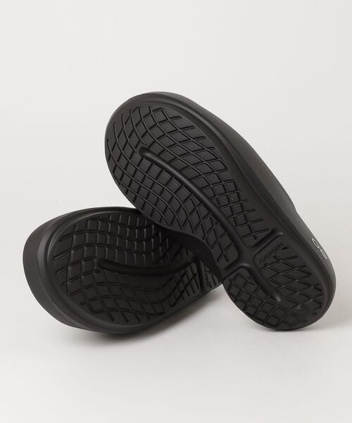 OOFOS(ウーフォス)の「ウーフォス OOFOS OOahh+Black(サンダル・メンズ・ブラック・26.0cm/28.0cm/27.0cm/23.0cm)」の9枚目の写真
