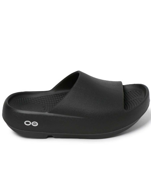 OOFOS(ウーフォス)の「ウーフォス OOFOS OOahh+Black(サンダル・メンズ・ブラック・26.0cm/28.0cm/27.0cm/23.0cm)」の1枚目の写真