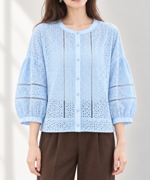 Muffiny（マフィニー）の「アイレットレースボリュームスリーブブラウス【Indian Cotton】（シャツ/ブラウス・レディース・サックスブルー/オフホワイト・MEDIUM）」の2枚目の写真