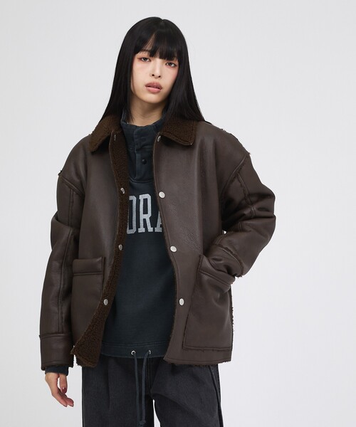 UNIVERSAL OVERALL(ユニバーサルオーバーオール)の「【UNIVERSAL OVERALL/ユニバーサルオーバーオール】REVERSIBLE COAT/ボア/フェイクムートン【WEB限定】(ブルゾン・レディース・ダークブラウン・フリー)」の6枚目の写真