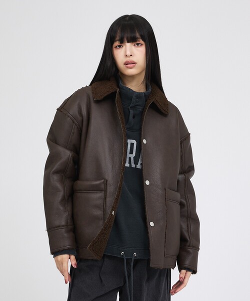 UNIVERSAL OVERALL(ユニバーサルオーバーオール)の「【UNIVERSAL OVERALL/ユニバーサルオーバーオール】REVERSIBLE COAT/ボア/フェイクムートン【WEB限定】(ブルゾン・レディース・ダークブラウン・フリー)」の7枚目の写真