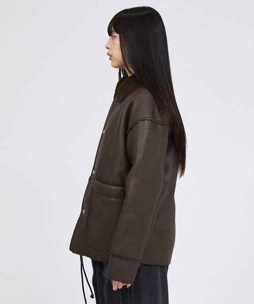 UNIVERSAL OVERALL(ユニバーサルオーバーオール)の「【UNIVERSAL OVERALL/ユニバーサルオーバーオール】REVERSIBLE COAT/ボア/フェイクムートン【WEB限定】(ブルゾン・レディース・ダークブラウン・フリー)」の11枚目の写真