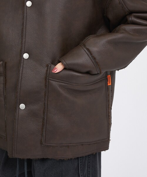UNIVERSAL OVERALL(ユニバーサルオーバーオール)の「【UNIVERSAL OVERALL/ユニバーサルオーバーオール】REVERSIBLE COAT/ボア/フェイクムートン【WEB限定】(ブルゾン・レディース・ダークブラウン・フリー)」の13枚目の写真
