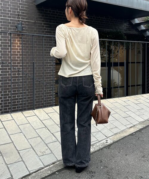 CAPRICIEUX LE'MAGE(カプリシューレマージュ)の「ベロアアシメトップス(Tシャツ/カットソー・レディース・アイボリー/チャコールグレー/グレイッシュベージュ・FREE)」の6枚目の写真