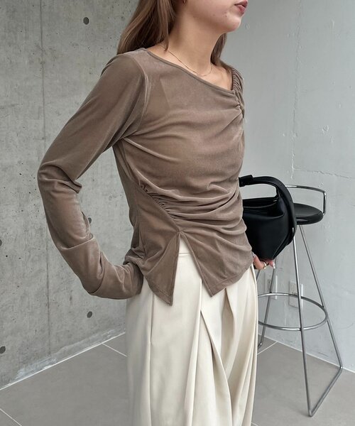CAPRICIEUX LE'MAGE(カプリシューレマージュ)の「ベロアアシメトップス(Tシャツ/カットソー・レディース・アイボリー/チャコールグレー/グレイッシュベージュ・FREE)」の14枚目の写真
