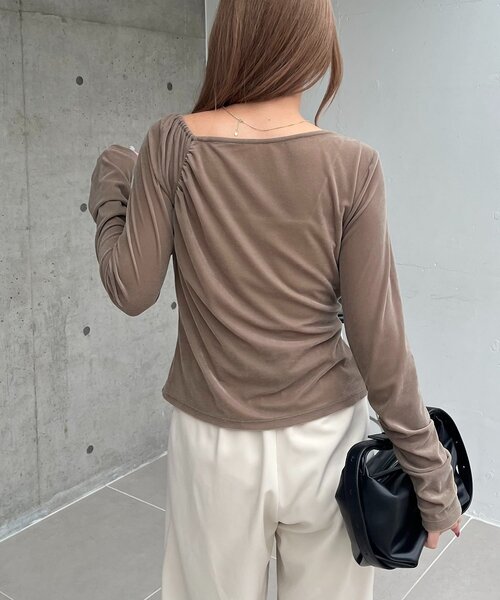 CAPRICIEUX LE'MAGE(カプリシューレマージュ)の「ベロアアシメトップス(Tシャツ/カットソー・レディース・アイボリー/チャコールグレー/グレイッシュベージュ・FREE)」の16枚目の写真