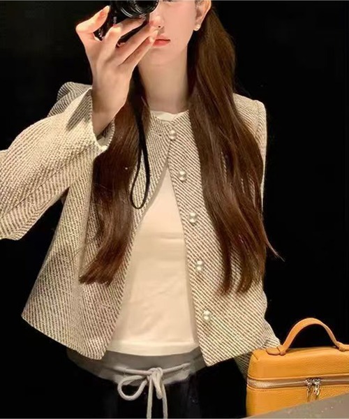 AsheKsha（アシクシャ）の「【きれいめ】ノーカラーショートジャケット 前ボタン 長袖アウター レディース（ノーカラージャケット・レディース・ベージュ・M）」の7枚目の写真