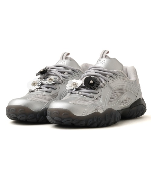 FILA(フィラ)の「FILA ECHAPPE MS FLOWER / フィラ エシャッペ MS フラワー【SP】(スニーカー・レディース・シルバー・22.5cm/23.5cm/23.0cm/26.0cm/25.5cm/25.0cm/24.5cm/24.0cm)」の2枚目の写真