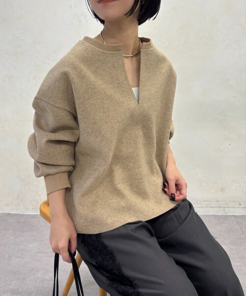Jena espace merveilleux（ジェナ　エスパスメルヴェイユ）の「深V起毛プルオーバー　秋服（シャツ/ブラウス・レディース・ベージュ/ライトグレー・FREE）」の2枚目の写真