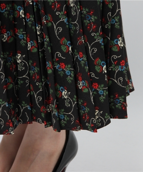 SLY（スライ）の「IVY FLOWER プリーツSK（スカート・レディース・ブラック/レッド・2/1）」の8枚目の写真