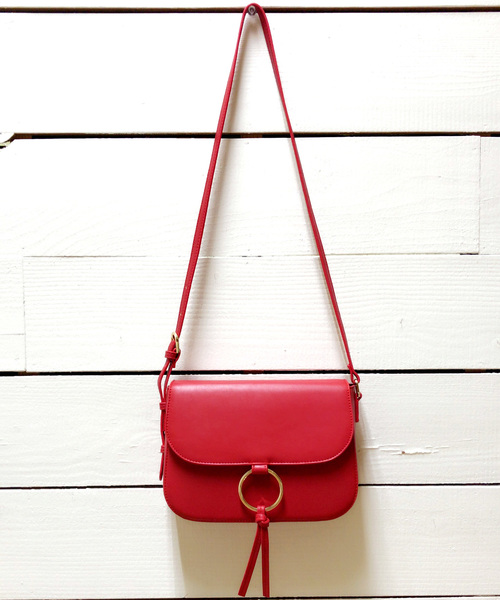 archives（アルシーヴ）の「○リングポイントショルダーバッグ（ショルダーバッグ・レディース・レッド/アイボリー/ブラック/ワイン/モカ/ベージュ・MEDIUM）」の5枚目の写真