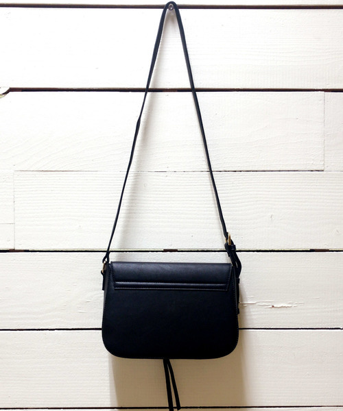 archives（アルシーヴ）の「○リングポイントショルダーバッグ（ショルダーバッグ・レディース・レッド/アイボリー/ブラック/ワイン/モカ/ベージュ・MEDIUM）」の7枚目の写真