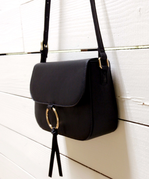 archives（アルシーヴ）の「○リングポイントショルダーバッグ（ショルダーバッグ・レディース・レッド/アイボリー/ブラック/ワイン/モカ/ベージュ・MEDIUM）」の8枚目の写真