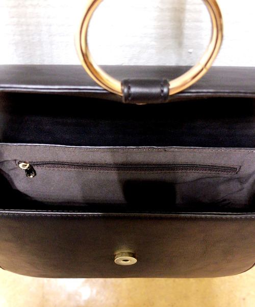 archives（アルシーヴ）の「○リングポイントショルダーバッグ（ショルダーバッグ・レディース・レッド/アイボリー/ブラック/ワイン/モカ/ベージュ・MEDIUM）」の11枚目の写真