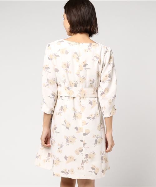 GeeRA（ジーラ）の「ベルト付フラワープリントワンピース（ワンピース・レディース・ベージュ系その他・LARGE/X-LARGE/MEDIUM/SMALL）」の4枚目の写真