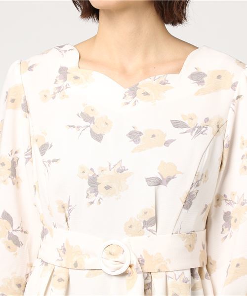 GeeRA（ジーラ）の「ベルト付フラワープリントワンピース（ワンピース・レディース・ベージュ系その他・LARGE/X-LARGE/MEDIUM/SMALL）」の5枚目の写真