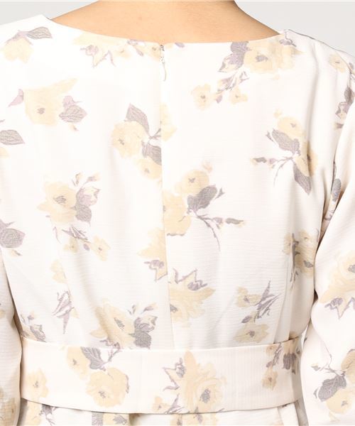GeeRA（ジーラ）の「ベルト付フラワープリントワンピース（ワンピース・レディース・ベージュ系その他・LARGE/X-LARGE/MEDIUM/SMALL）」の6枚目の写真