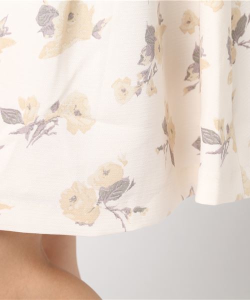 GeeRA（ジーラ）の「ベルト付フラワープリントワンピース（ワンピース・レディース・ベージュ系その他・LARGE/X-LARGE/MEDIUM/SMALL）」の8枚目の写真