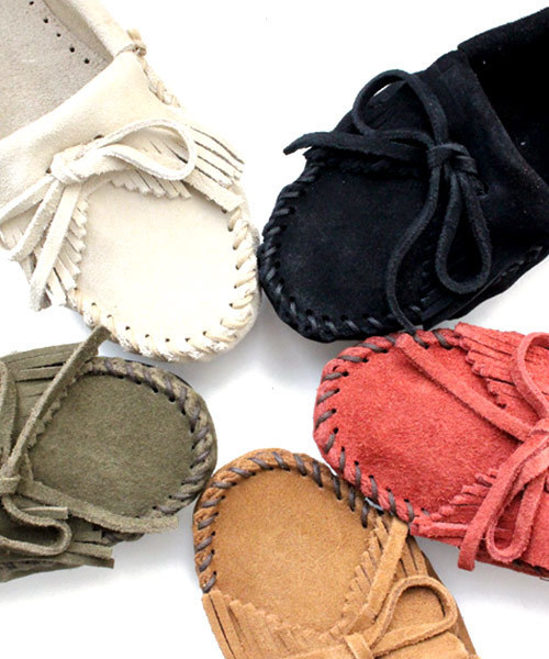 Minnetonka(ミネトンカ)の「MINNETONKA / KILTY / キルティスエードモカシン(モカシン/デッキシューズ)」|ブラック