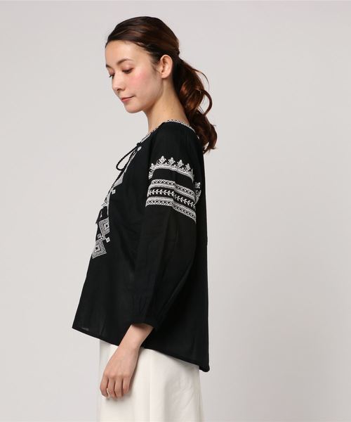 AMERICAN HOLIC（アメリカンホリック）の「・刺繍ギャザーブラウス（シャツ/ブラウス・レディース・オフホワイト/ブラック/ベージュ/マスタード・FREE）」の14枚目の写真