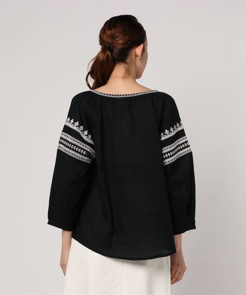 AMERICAN HOLIC（アメリカンホリック）の「・刺繍ギャザーブラウス（シャツ/ブラウス・レディース・オフホワイト/ブラック/ベージュ/マスタード・FREE）」の15枚目の写真