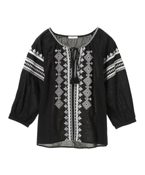 AMERICAN HOLIC（アメリカンホリック）の「・刺繍ギャザーブラウス（シャツ/ブラウス・レディース・オフホワイト/ブラック/ベージュ/マスタード・FREE）」の6枚目の写真