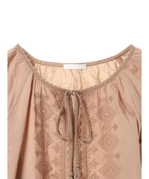 AMERICAN HOLIC（アメリカンホリック）の「・刺繍ギャザーブラウス（シャツ/ブラウス・レディース・オフホワイト/ブラック/ベージュ/マスタード・FREE）」の7枚目の写真