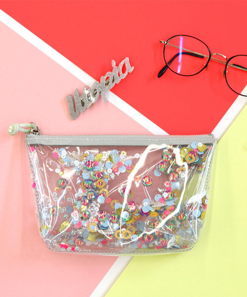 ACCOMMODE(アコモデ)の「クリアスパングルポーチ(ポーチ・レディース・ピンク系その他2/ピンク系その他/イエロー系その他2/イエロー系その他・FREE)」の3枚目の写真