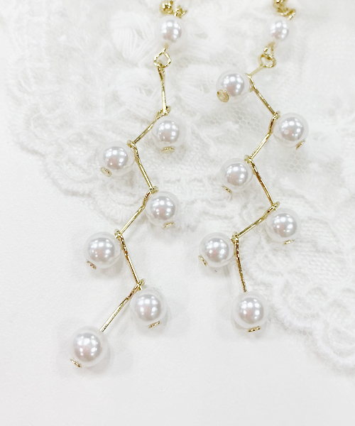 apres jour(アプレジュール)の「【apres jour×ARIAZ】ジグザグパールイヤリング(イヤリング・レディース・シルバー/ゴールド・FREE)」の13枚目の写真