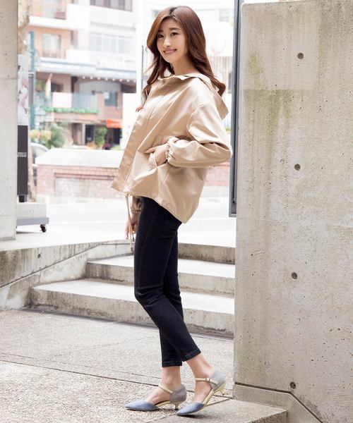 KOBE LETTUCE（コウベレタス）の「アンクルストラップキトゥンヒールサイドカットデザインパンプス（パンプス・レディース・グレイッシュベージュ/サックスブルー/ピンク/ブラック・L/LL/M/S）」の15枚目の写真