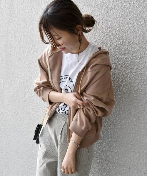 Khaju(カージュ)の「Khaju:ルーズフードジップパーカー(パーカー・レディース・ホワイト/ライトグレー/ベージュ系その他・ONE SIZE)」の3枚目の写真