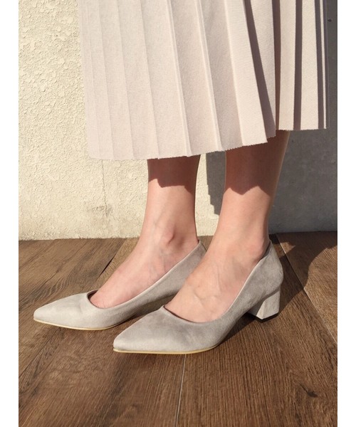 CLEA（クレア）の「【4.5cmヒール】デイリーポインテッドチャンキーパンプス（パンプス・レディース・ベージュ/ブラック/グレー/ブラック系その他/ワイン/キャメル・23.5cm/25.0cm/23.0cm/24.0cm/24.5cm/22.5cm）」の5枚目の写真