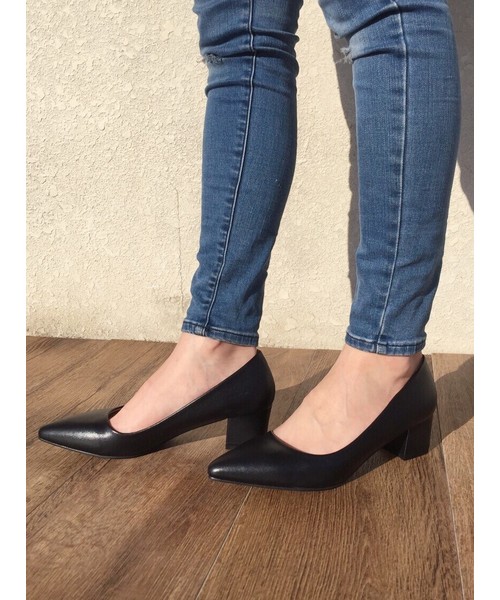 CLEA（クレア）の「【4.5cmヒール】デイリーポインテッドチャンキーパンプス（パンプス・レディース・ベージュ/ブラック/グレー/ブラック系その他/ワイン/キャメル・23.5cm/25.0cm/23.0cm/24.0cm/24.5cm/22.5cm）」の17枚目の写真