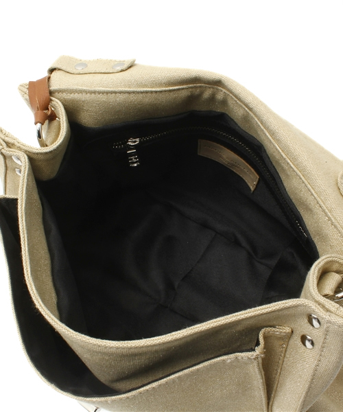 PLST（プラステ）の「MARKS & ANGELS Star スタッズ　バッグ（ハンドバッグ・レディース・ベージュ・FREE）」の5枚目の写真