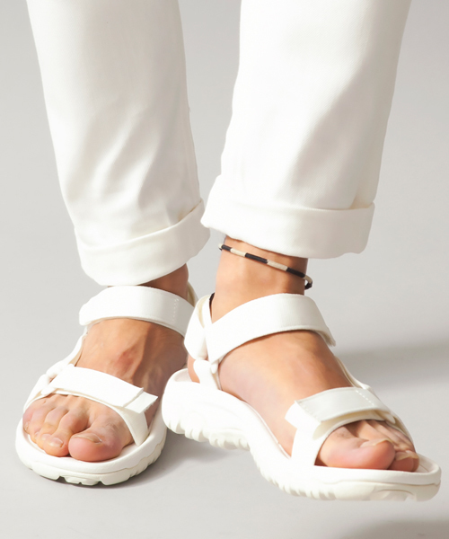 BEAUTY&YOUTH UNITED ARROWS（ビューティーアンドユースユナイテッドアローズ）の「【別注】＜TEVA for BY＞ ∴ HURRICANE XLTM/サンダル §（サンダル・メンズ・ホワイト・7/8/9/10）」の4枚目の写真