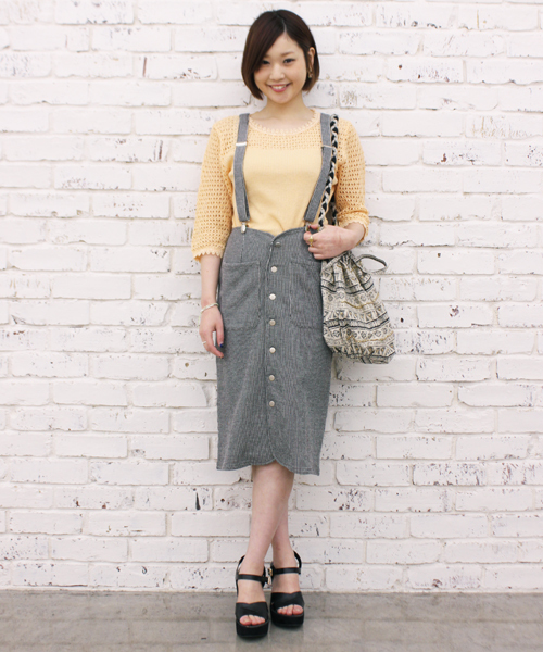 mystic(ミスティック)の「サスペンダー付ストライプペンシルスカート(スカート・レディース・オフホワイト/ブラック/グレー・フリ-)」の4枚目の写真