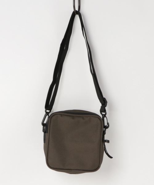 Carhartt WIP(カーハートダブリューアイピー)の「ESSENTIALS BAG, SMALL(ショルダーバッグ・メンズ・ダークネイビー/グリーン系カモフラージュ/カーキ/ブラウン/ブラック・ONE SIZE)」の7枚目の写真