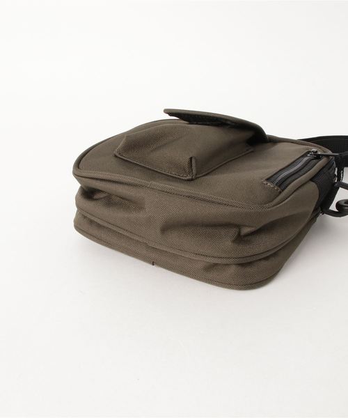 Carhartt WIP(カーハートダブリューアイピー)の「ESSENTIALS BAG, SMALL(ショルダーバッグ・メンズ・ダークネイビー/グリーン系カモフラージュ/カーキ/ブラウン/ブラック・ONE SIZE)」の6枚目の写真