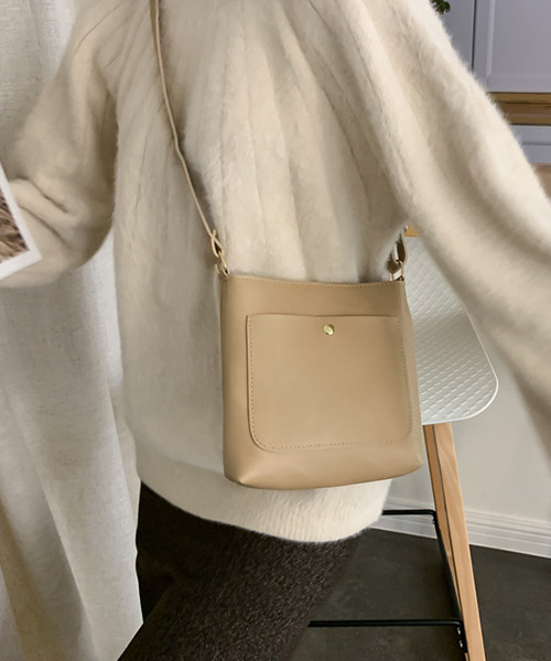 c.u.l（シーユーエル）の「【c.u.l】PUレザー ワンショルダーバッグ 縦型バッグ ショルダーバッグ cula50（ショルダーバッグ・レディース・ブラック/ベージュ/ブラウン/アイボリー・FREE）」の4枚目の写真