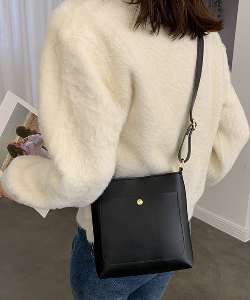 c.u.l（シーユーエル）の「【c.u.l】PUレザー ワンショルダーバッグ 縦型バッグ ショルダーバッグ cula50（ショルダーバッグ・レディース・ブラック/ベージュ/ブラウン/アイボリー・FREE）」の8枚目の写真