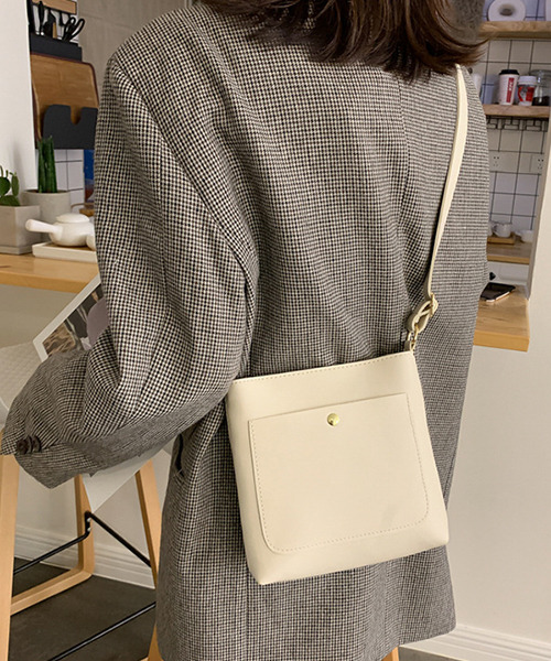 c.u.l（シーユーエル）の「【c.u.l】PUレザー ワンショルダーバッグ 縦型バッグ ショルダーバッグ cula50（ショルダーバッグ・レディース・ブラック/ベージュ/ブラウン/アイボリー・FREE）」の11枚目の写真