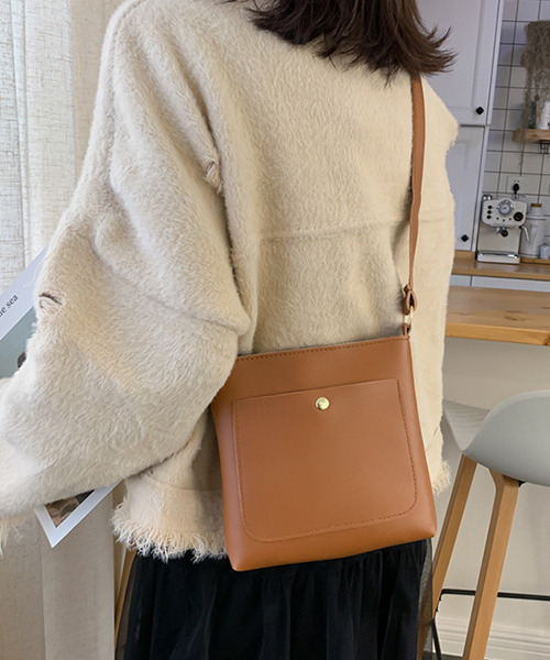 c.u.l（シーユーエル）の「【c.u.l】PUレザー ワンショルダーバッグ 縦型バッグ ショルダーバッグ cula50（ショルダーバッグ・レディース・ブラック/ベージュ/ブラウン/アイボリー・FREE）」の16枚目の写真