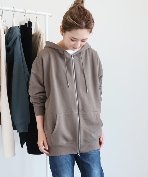 AMERICAN HOLIC（アメリカンホリック）の「バックドレープフード付き裏毛パーカー　〇＊（パーカー・レディース・ライトベージュ/オレンジ/モカ/ブルー/ブラック・FREE）」の2枚目の写真