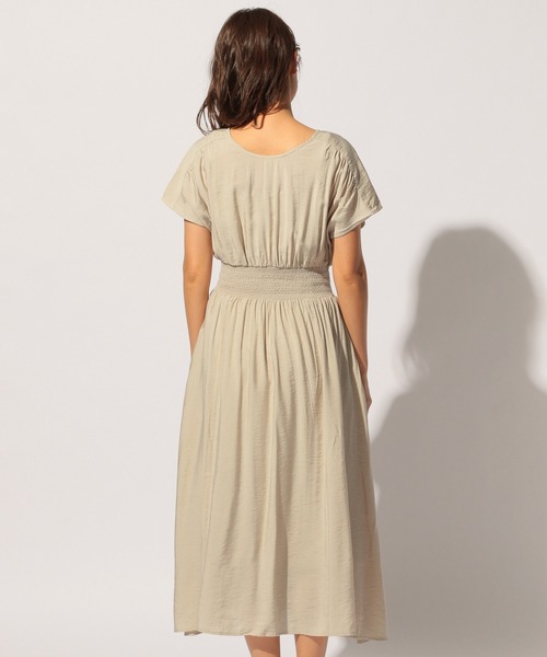 BAYFLOW（ベイフロー）の「3WAYスモッキングワンピース（レンチング(TM)エコヴェロ(TM)繊維使用）（ワンピース・レディース・ライトブルー/ブラック/カーキ/ナチュラル・SMALL/MEDIUM）」の7枚目の写真