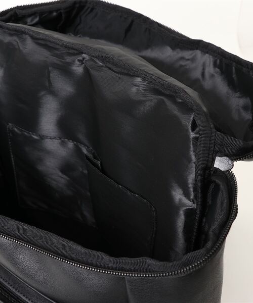 ANDGEEBEE（アンジービー）の「【UNISEX】ボックスリュック（バックパック/リュック・レディース・ブラック・FREE）」の3枚目の写真