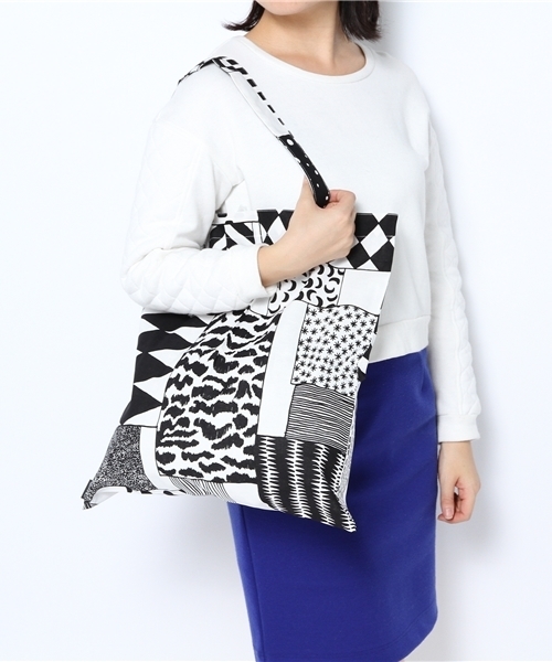 fennica（フェニカ）の「marimekko / tarkein bag（トートバッグ・レディース・ブラック/レッド・ONE SIZE）」の3枚目の写真